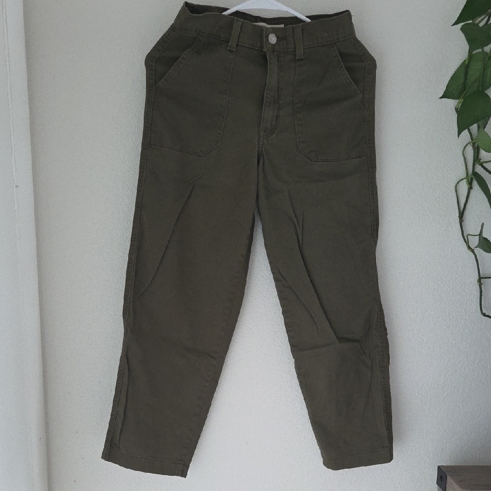 Levi's Women's Olive Ankle Pants